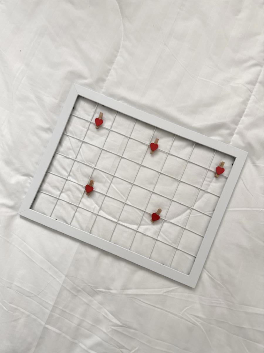 Cadre 2 – Blanc & pinces cœur