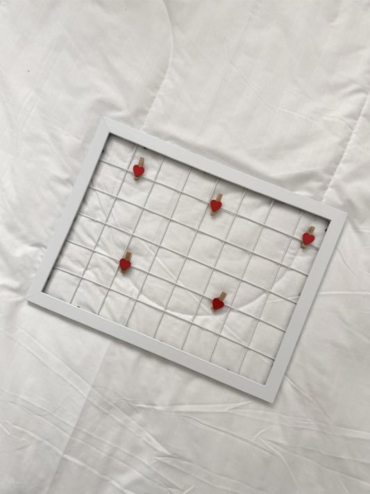 Cadre 2 – Blanc & pinces cœur