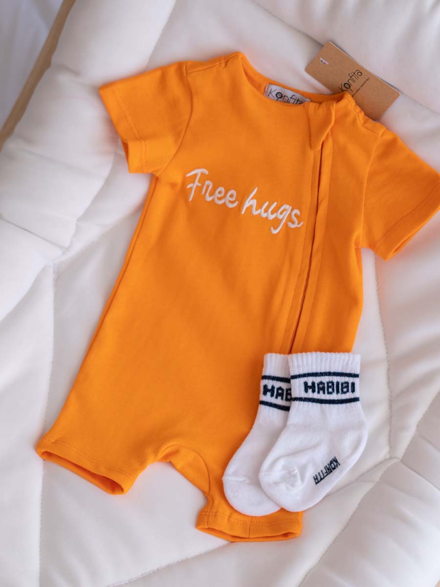 Pack Free Hugs